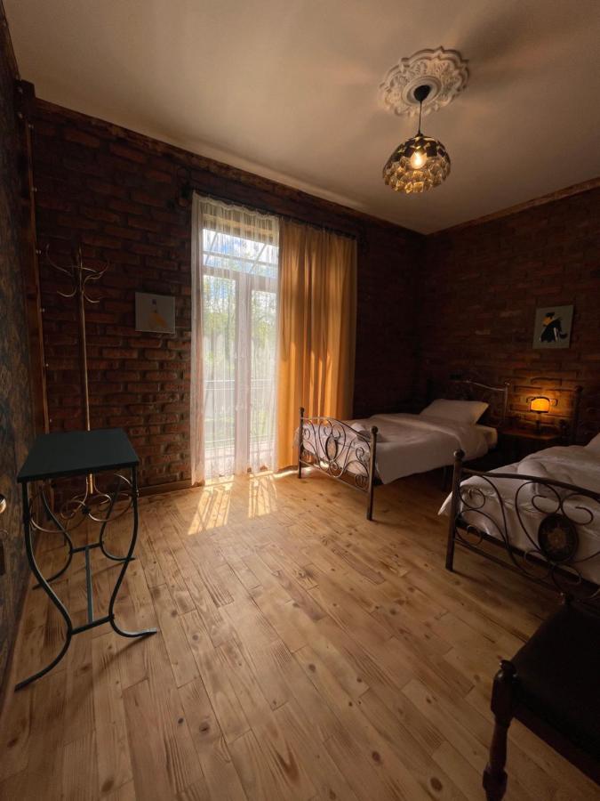 Odo'S Guest House Martvili Eksteriør bilde